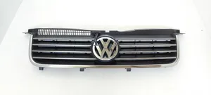 Volkswagen PASSAT B5.5 Grille calandre supérieure de pare-chocs avant 3B0853651J