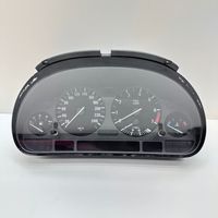 BMW 5 E39 Compteur de vitesse tableau de bord 8370082