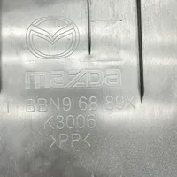 Mazda 3 II Tavaratilan kynnyksen suoja BBN96889X