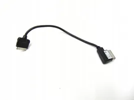 Volkswagen PASSAT B7 Connecteur/prise USB 000051446C