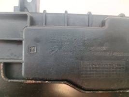 Chevrolet Trax Boîte de batterie 42401013