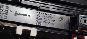 Lincoln Continental Grille calandre supérieure de pare-chocs avant GD9B-17A754-AE
