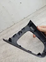 Toyota Corolla Verso E121 Rivestimento in plastica cornice della leva del cambio 5884313020