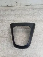 Toyota Corolla Verso E121 Rivestimento in plastica cornice della leva del cambio 5884313020