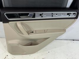 Volkswagen Touareg II Rivestimento laterale del portellone posteriore/bagagliaio 