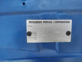 Mitsubishi Lancer VIII Konepelti 