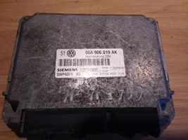 Volkswagen Golf IV Calculateur moteur ECU 06A906019AK