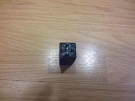 Audi 80 90 S2 B4 Seat heating relay 443927351B