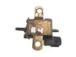 Volkswagen PASSAT B4 Electrovanne Soupape de Sûreté / Dépression 028906283F