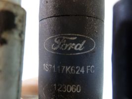 Ford Mondeo Mk III Tuulilasi tuulilasinpesimen pumppu 1S7117K624F