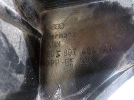 Audi A4 S4 B5 8D Galinis laikiklis bamperio 8D5807484AA