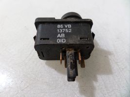 Ford Transit Przycisk / Włącznik oświetlenia wnętrza kabiny 86VB13752