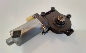 Volvo S70  V70  V70 XC Moteur de lève-vitre de porte avant 0130821742