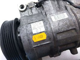 Mercedes-Benz SLK R171 Ilmastointilaitteen kompressorin pumppu (A/C) A0012300711