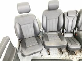 Mercedes-Benz R W251 Conjunto de molduras de la puertas y los asientos 