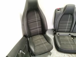 Mercedes-Benz A W176 Garnitures, kit cartes de siège intérieur avec porte 