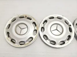 Mercedes-Benz C W203 Mozzo/copricerchi/borchia della ruota R15 1684010124