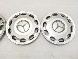 Mercedes-Benz C W203 Mozzo/copricerchi/borchia della ruota R15 1684010124