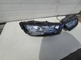 Audi Q7 4M Lampa przednia 4M0941034B