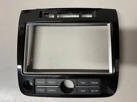 Volkswagen Touareg II Mascherina unità principale autoradio/GPS VWB00342500