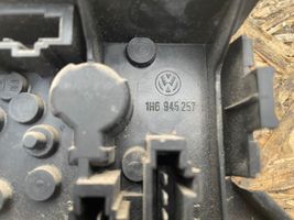 Volkswagen Golf III Aizmugures spuldzes vāka turētājs 1H6945257