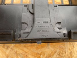 Audi A4 S4 B5 8D Radion/GPS-laitteen pääyksikön kehys 4D0820541