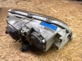 Volvo S40, V40 Lampa przednia 30899682