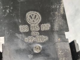 Volkswagen PASSAT B5 Parte del faro posteriore 3B9945257