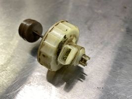 Volkswagen Golf II Tappo serbatoio del liquido del freno con sensore di livello 190690