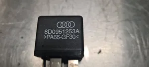 Audi A6 S6 C5 4B Kita rėlė 8D0951253A