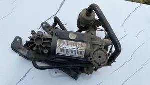 Mercedes-Benz E W211 Ilmajousituksen kompressoripumppu A2113201843