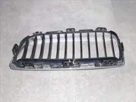 BMW 2 F45 Maskownica / Grill / Atrapa górna chłodnicy 51137379610