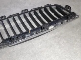 BMW 2 F45 Maskownica / Grill / Atrapa górna chłodnicy 51137379609