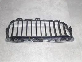 BMW 2 F45 Maskownica / Grill / Atrapa górna chłodnicy 51137379609