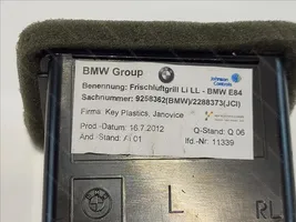 BMW X1 E84 Dysze / Kratki środkowego nawiewu deski rozdzielczej 64229258362