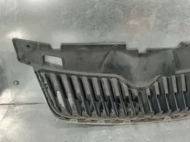 Skoda Fabia Mk2 (5J) Maskownica / Grill / Atrapa górna chłodnicy 5J0853668C