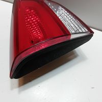 KIA Carens III Lampy tylnej klapy bagażnika 92403A4