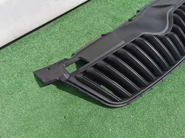 Skoda Fabia Mk2 (5J) Maskownica / Grill / Atrapa górna chłodnicy 5J0853668C