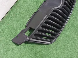 Skoda Fabia Mk2 (5J) Maskownica / Grill / Atrapa górna chłodnicy 5J0853668C