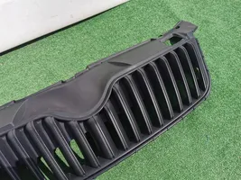 Skoda Fabia Mk2 (5J) Maskownica / Grill / Atrapa górna chłodnicy 5J0853668C