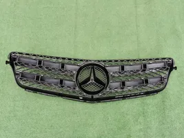 Mercedes-Benz C AMG W204 Etupuskurin ylempi jäähdytinsäleikkö A2048880160