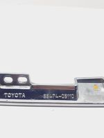 Toyota Avensis T270 Kojelaudan hansikaslokeron lista 5547405110