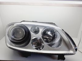 Volkswagen Touran I Lampa przednia 0301205272