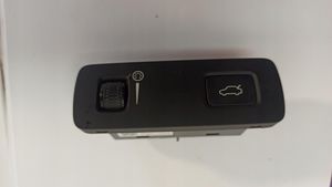 Volvo S90, V90 Przełącznik / Przycisk otwierania klapy bagażnika 31674801