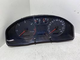 Audi A4 S4 B5 8D Geschwindigkeitsmesser Cockpit 8D0920900H