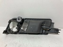 Audi A2 Poignée inférieure de porte avant 8Z0837019