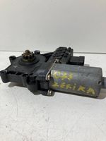 Opel Zafira B Moteur de lève-vitre de porte avant 0130821768