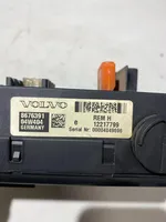 Volvo V70 Fuse module 8676391