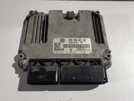 Volkswagen Golf V Calculateur moteur ECU 03G906021KQ