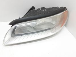 Volvo V70 Lampa przednia 31214353